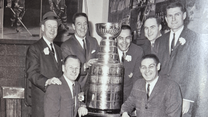 举足轻重的 举足轻重的